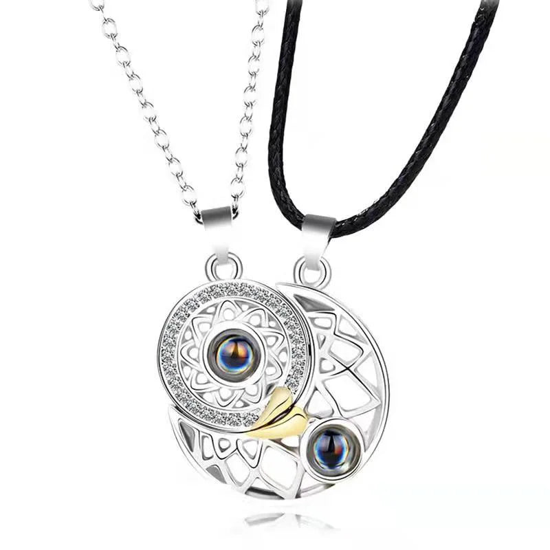 Collar Sol Y Luna Con 100 Idiomas